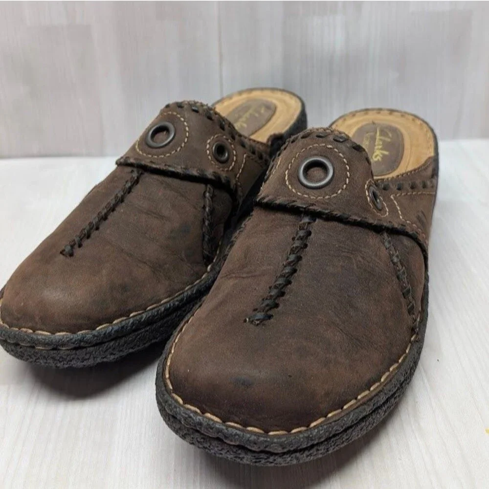 Clarks Artisan Women’s Brown Leather Slip‑On Clogs Mules Shoes Size 8.5 31273